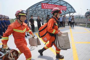 罗体：两名国米球员怀疑遭偷拍，强行检查一男子手机后被对方起诉