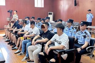 德国落后暂停时教练让施罗德坐下 后者怒怼：别这样碰我？